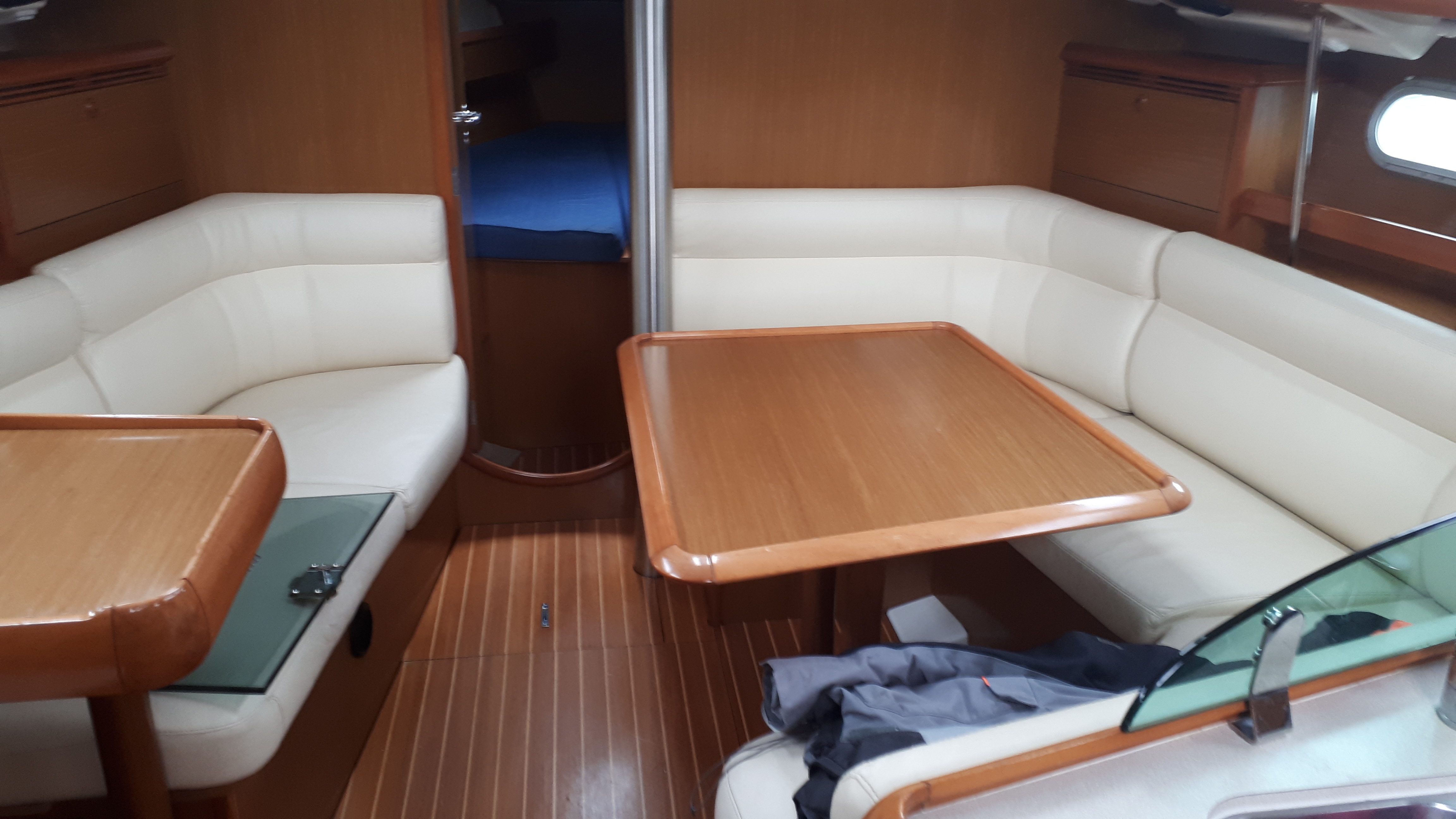 saloon